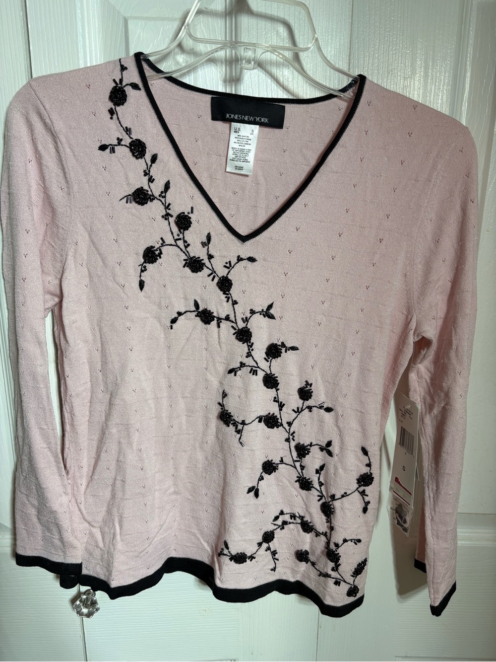 Jones New York Light Pink V-Neck Long Sleeve Top with Black Floral Embroidery